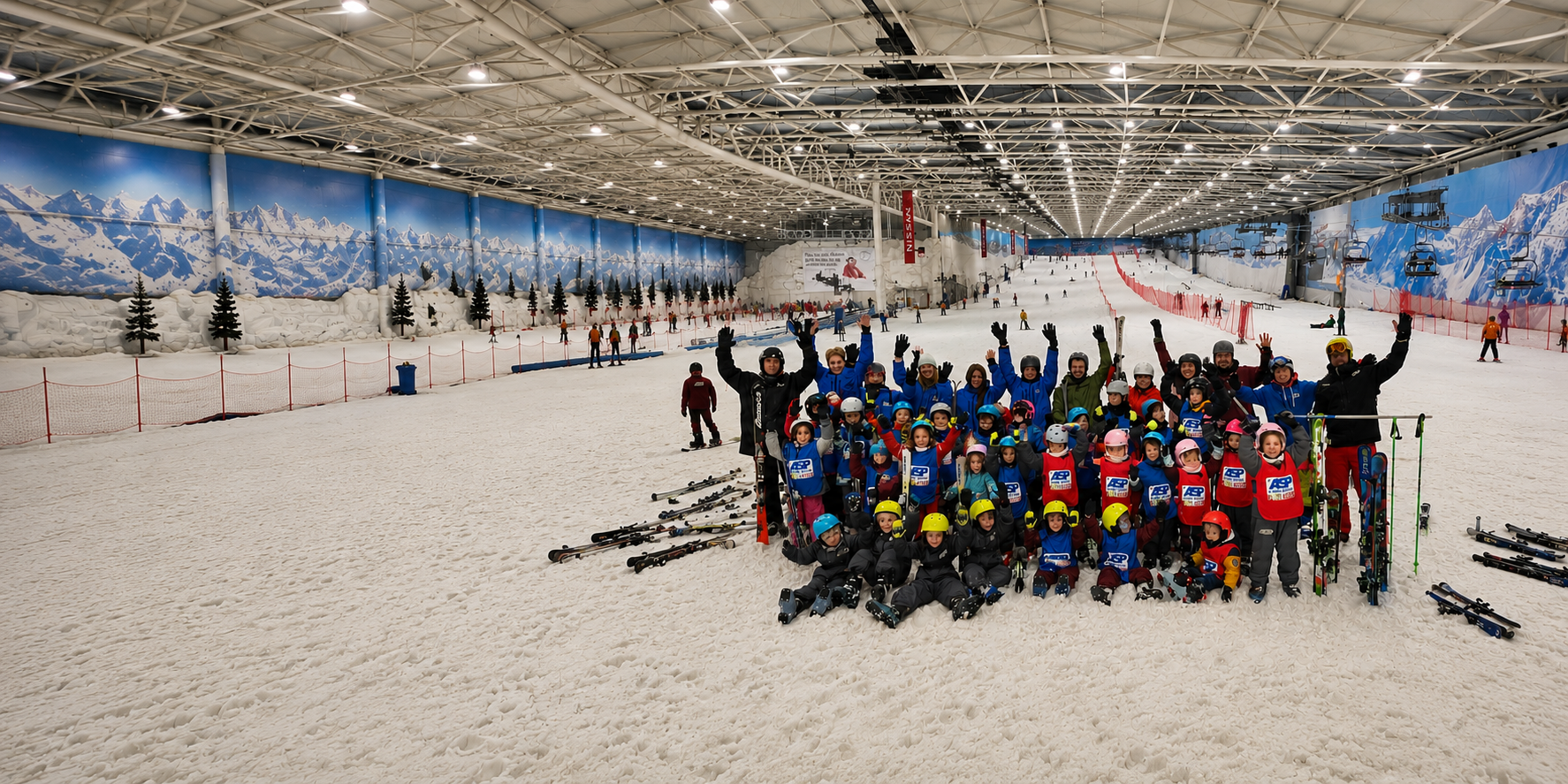 Niños de ASP en un curso de iniciación en la pista de nieve